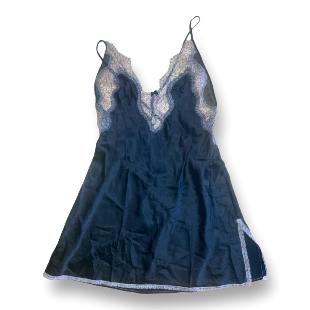 Victoria Secret Lace Silky Top Size Small‎